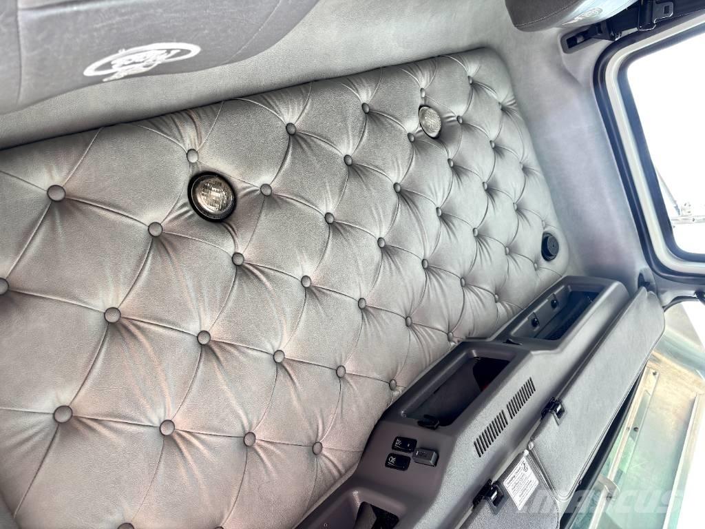 Mack GU713 Sattelzugmaschinen