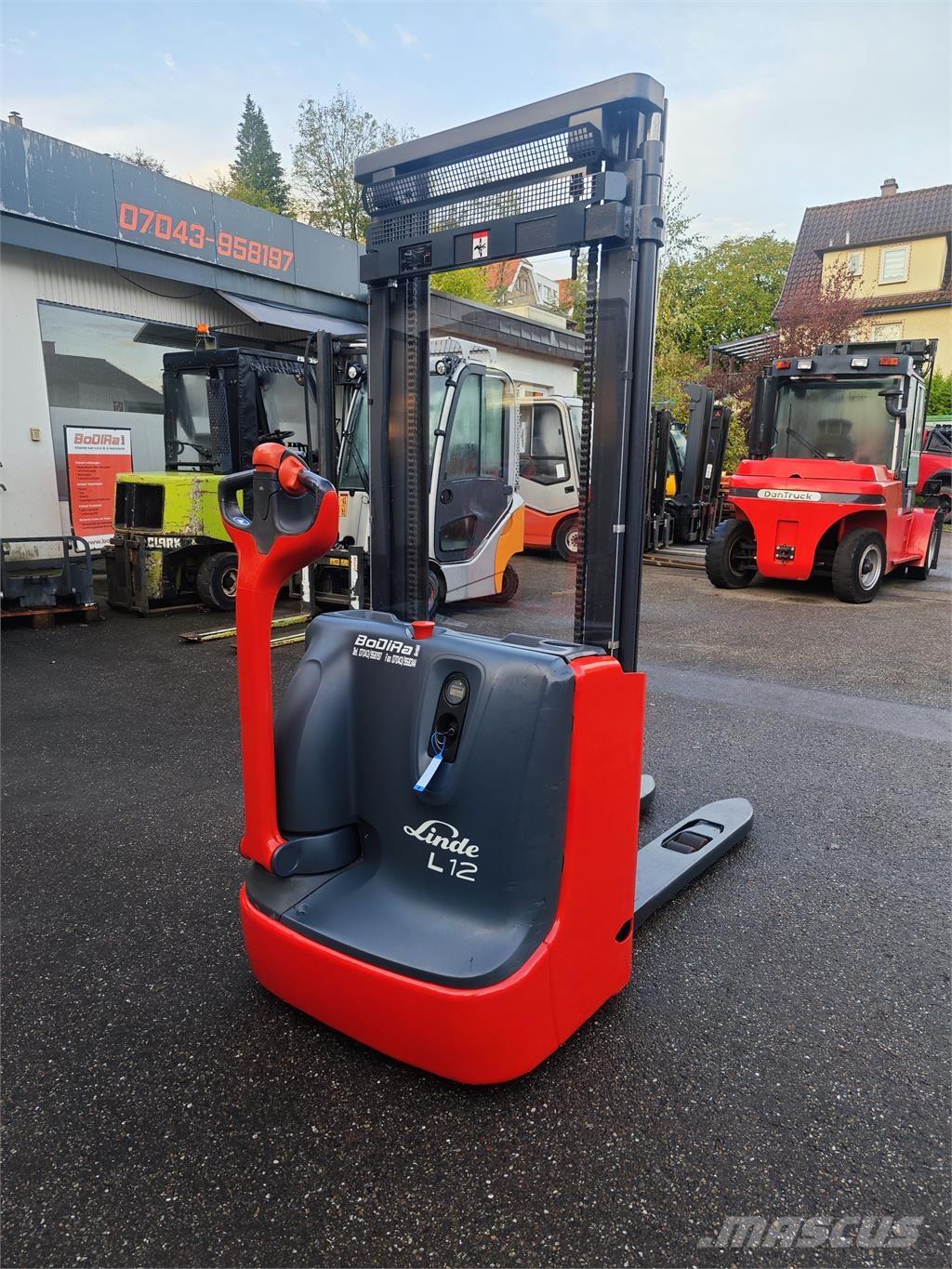 Linde L 12 Zelfrijdende stapelaars