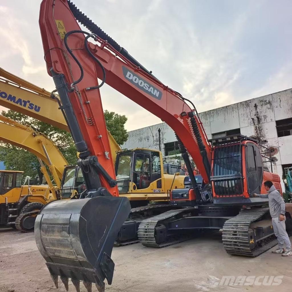 Doosan DX 300 LC Raupenbagger