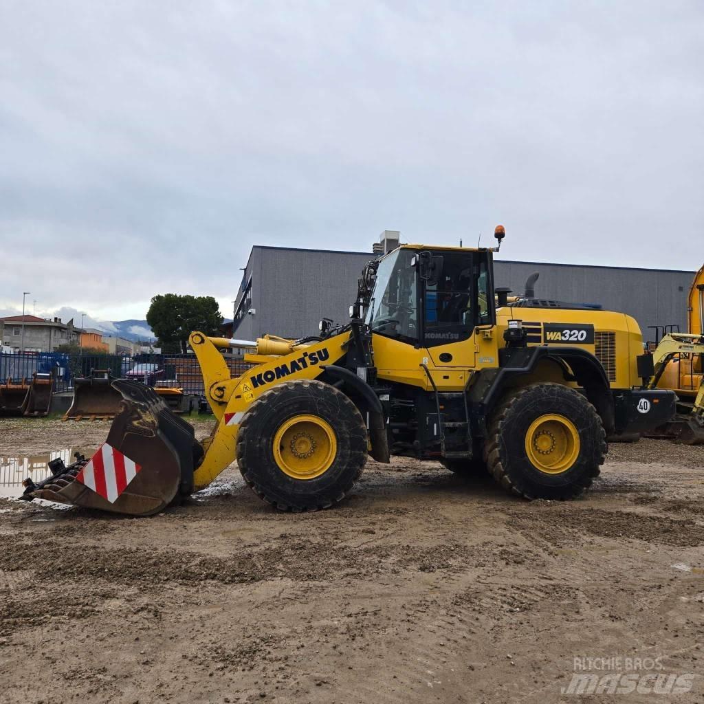 Komatsu WA320-8 Radlader