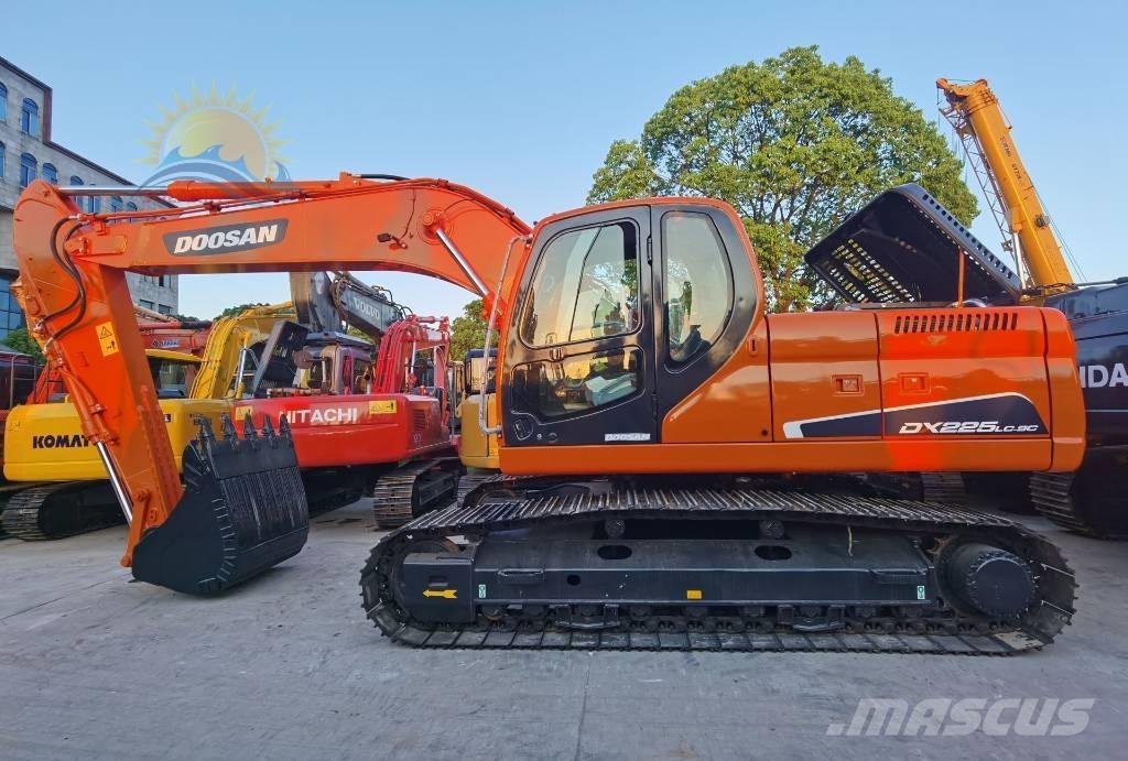 Doosan DX 225 LC Raupenbagger