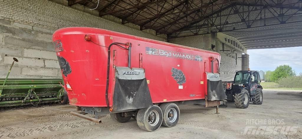 Peecon Mammoet Futtermischwagen