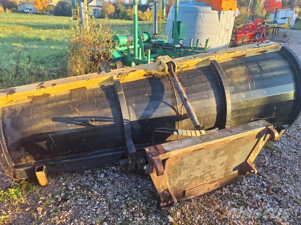  OMT 300 Schneeschilde und -pflüge