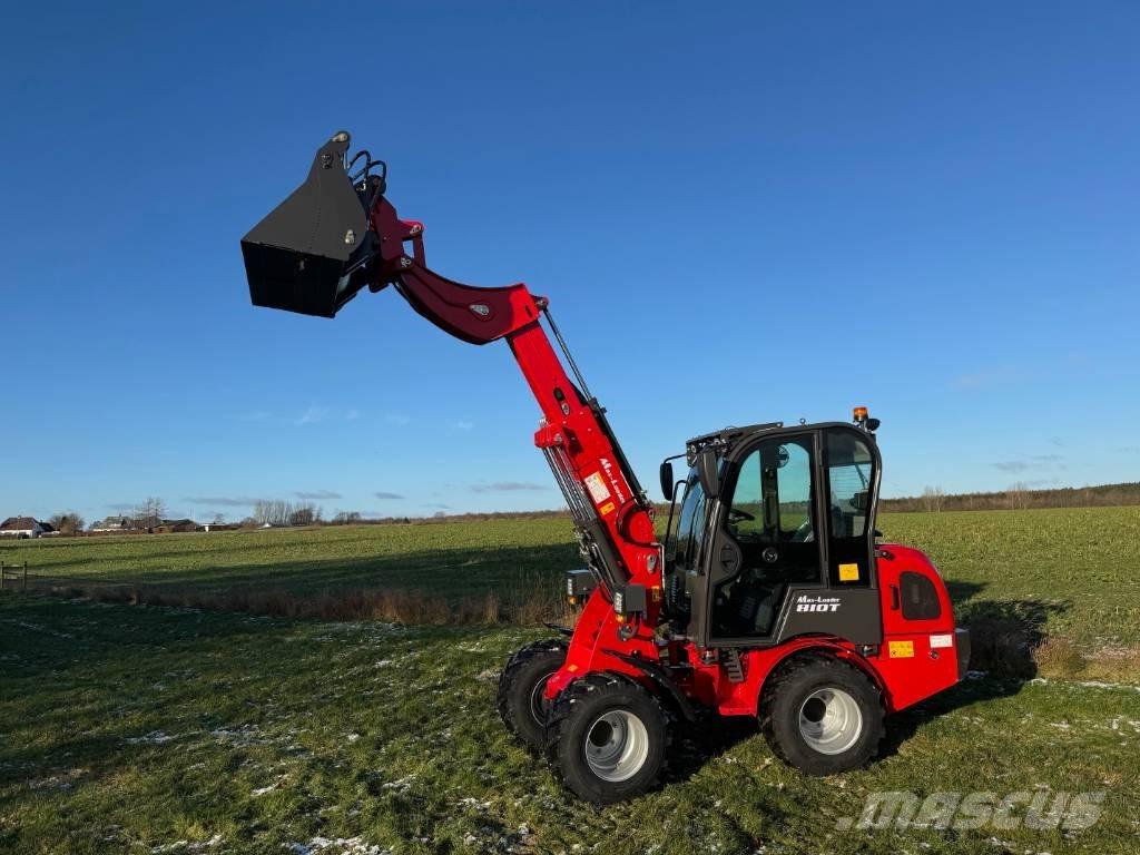  Max Loader 810 T Minilader