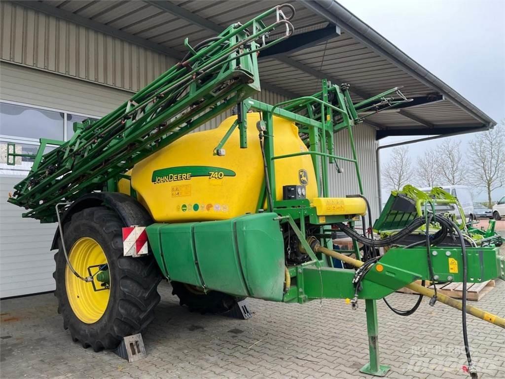 John Deere 740 Anhängespritzen