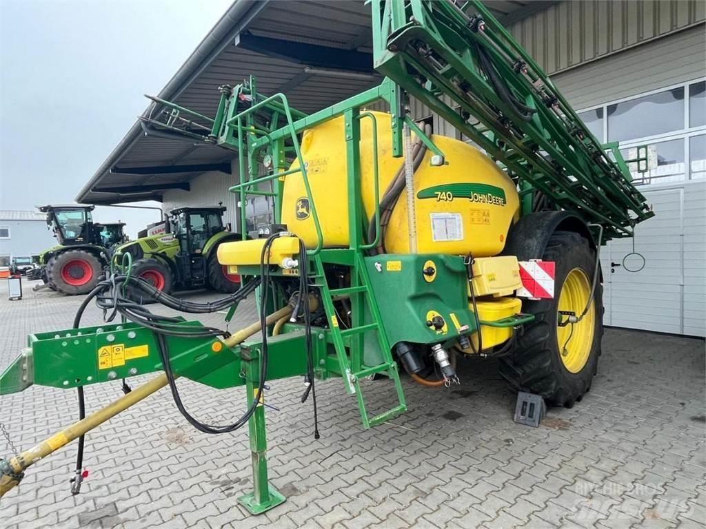 John Deere 740 Anhängespritzen