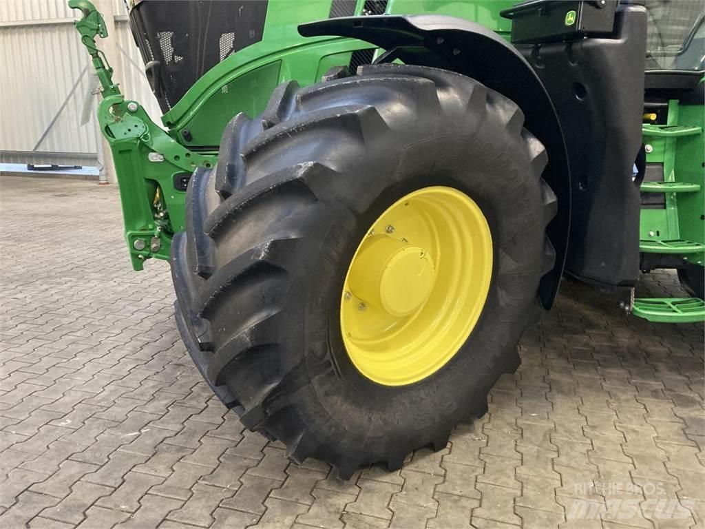 John Deere 6R 215 Traktoren