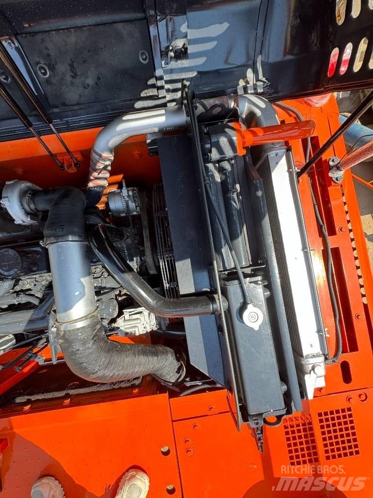 Doosan DX 300 LC Raupenbagger