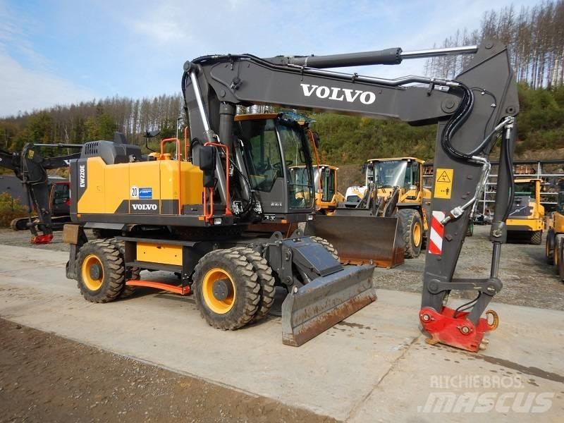 Volvo EW 220 E Mobilbagger