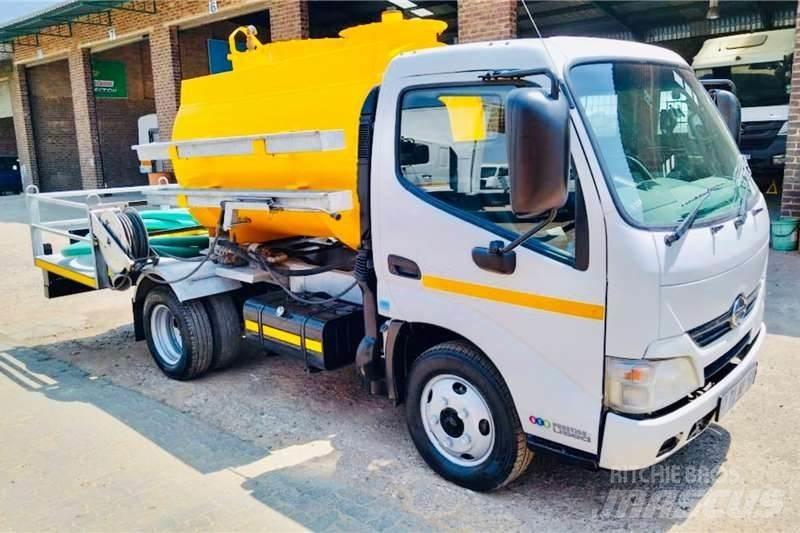 Hino 300 614 Andere Fahrzeuge