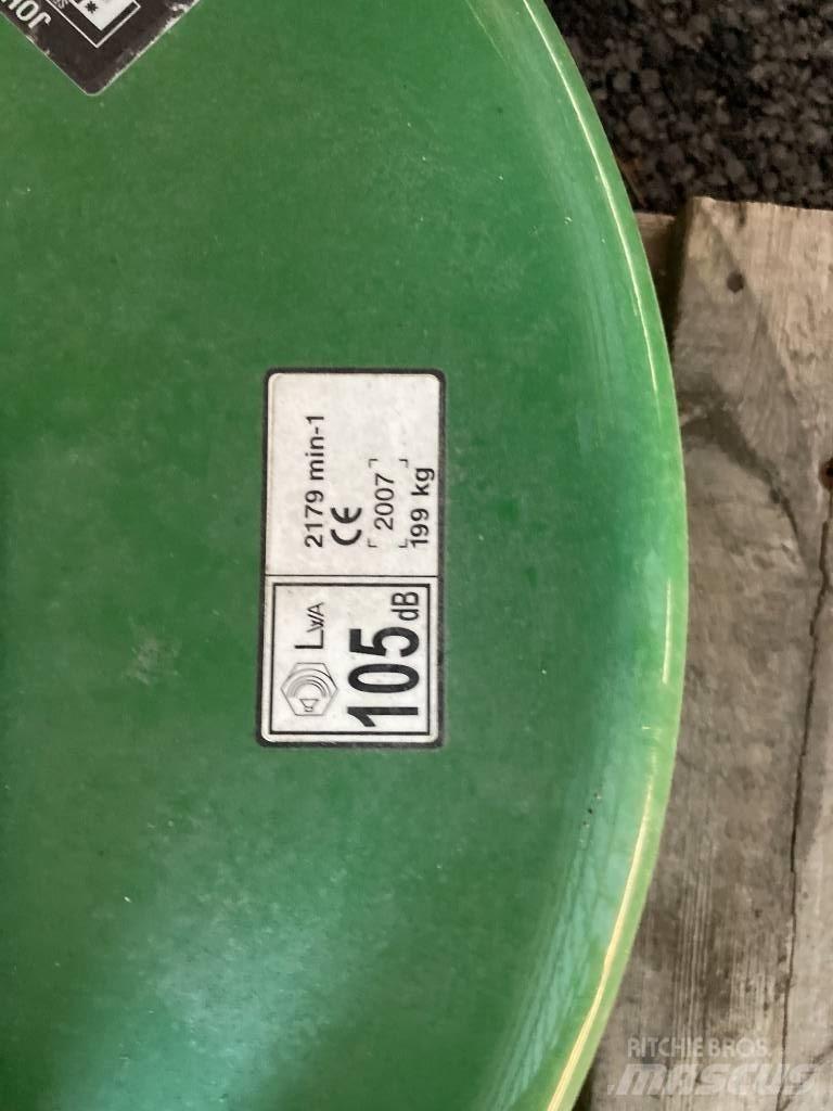 John Deere 7 Iron Sonstige Kommunalmaschinen