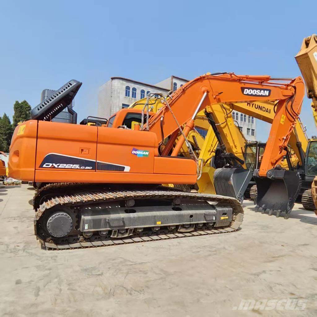 Doosan DX 225 LC Raupenbagger
