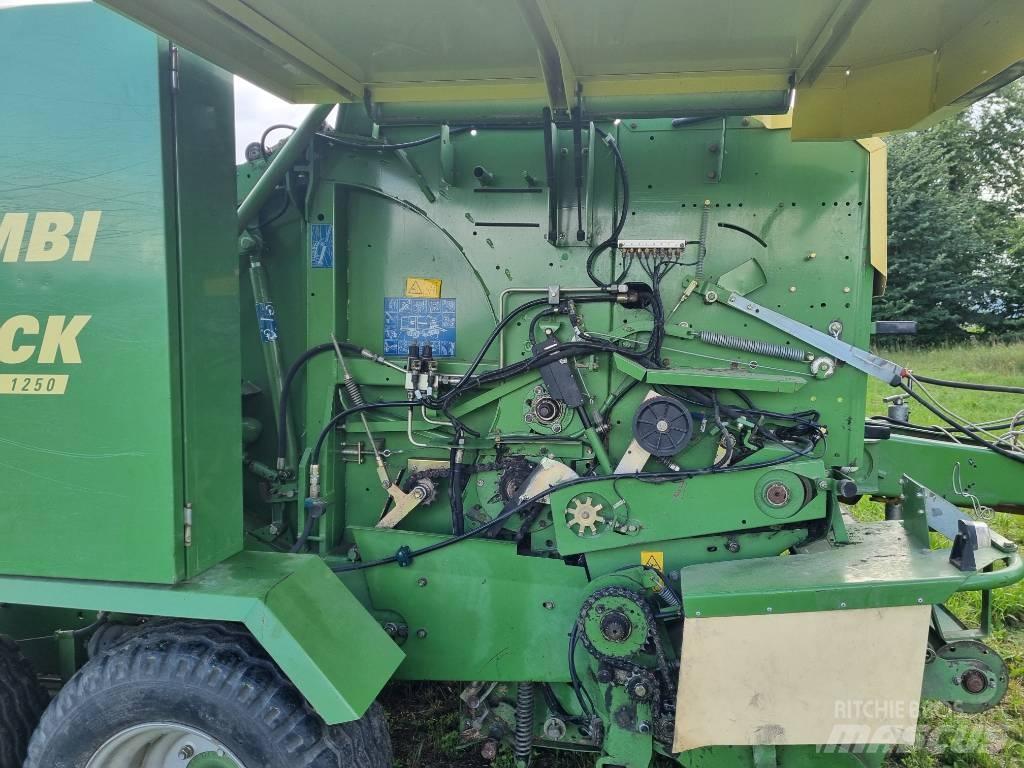 Krone Comprima F125 Rundballenpressen