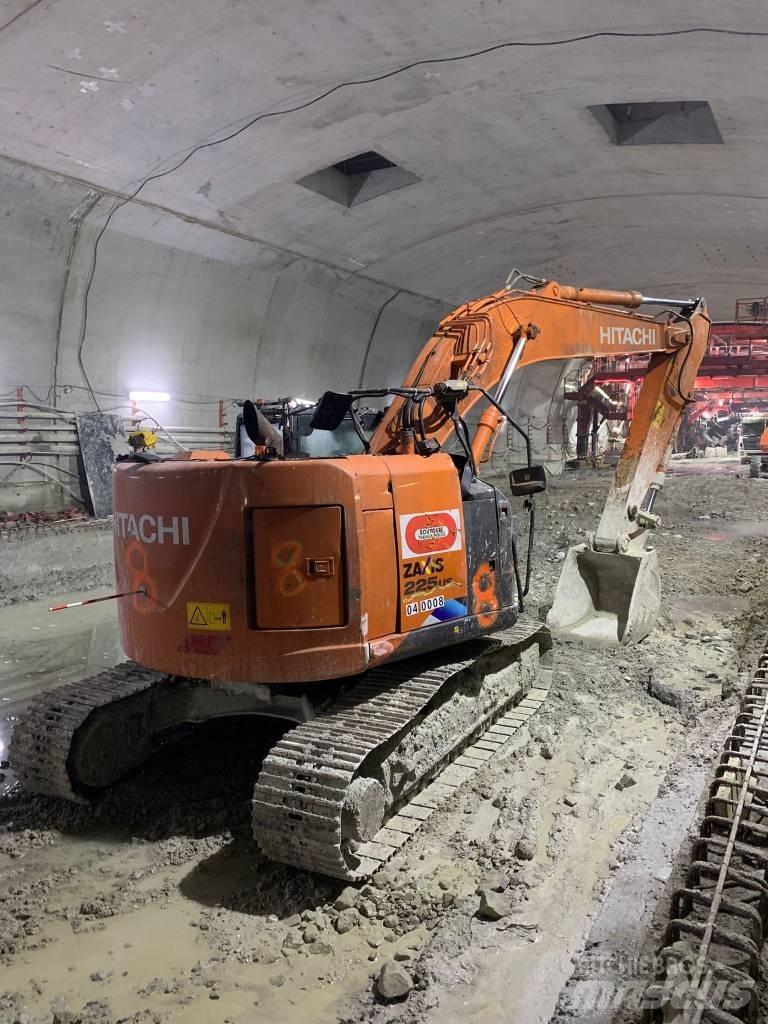 Hitachi ZX225US-5A Sonstige Baumaschinen
