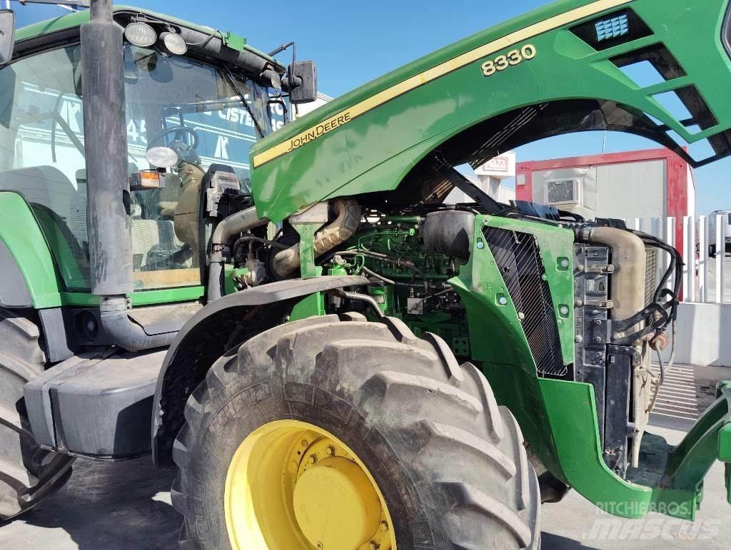 John Deere 8330 Traktoren