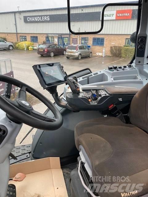 Valtra T 254 V Traktoren