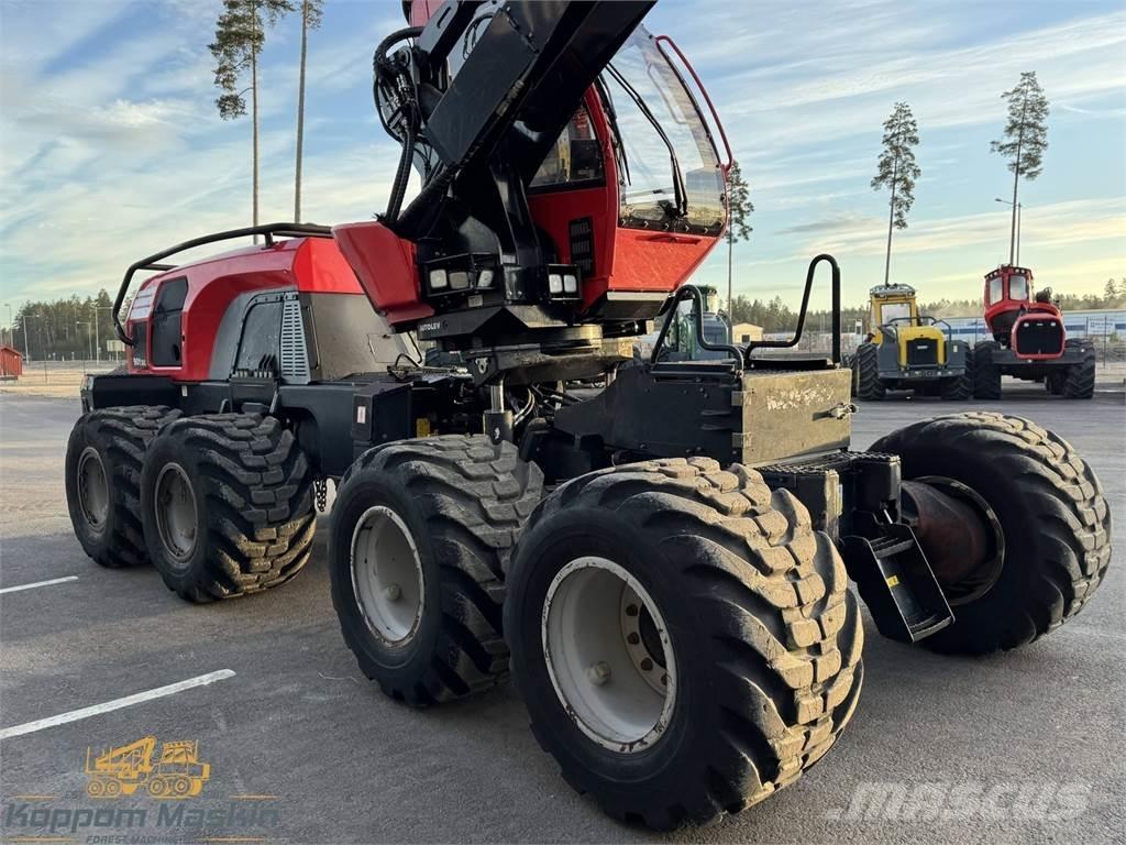 Komatsu 901XC Harvester