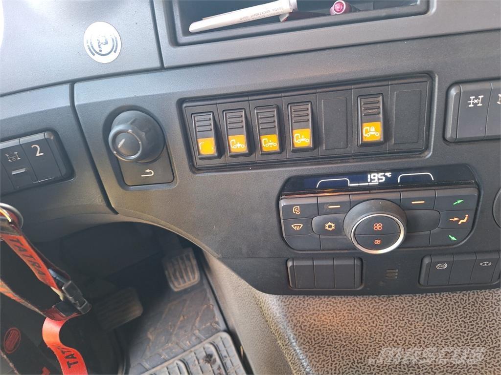 Tatra 8P6R33 Sattelzugmaschinen