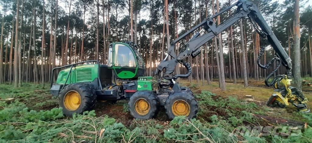John Deere 1270 E Harvester