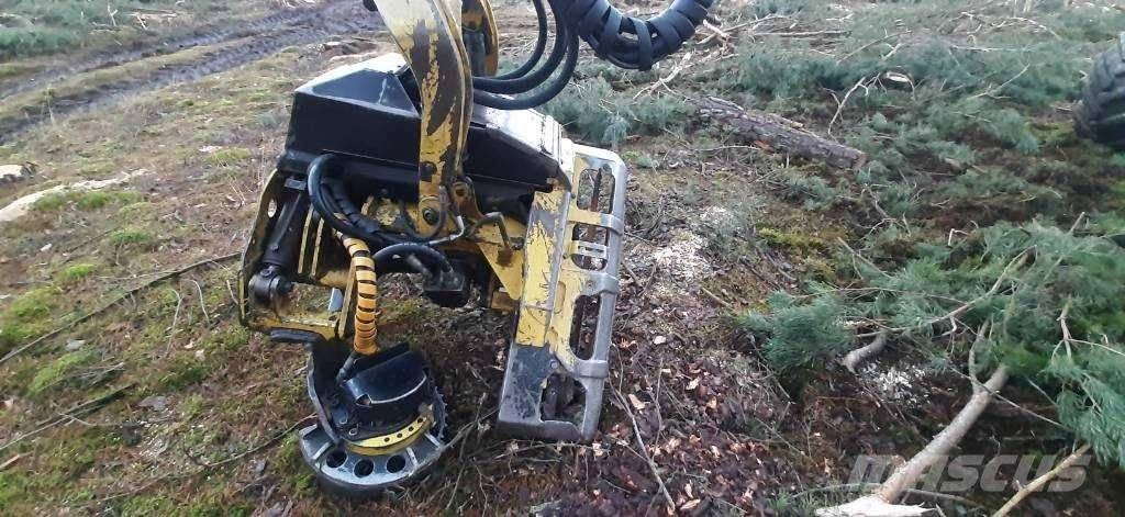 John Deere 1270 E Harvester