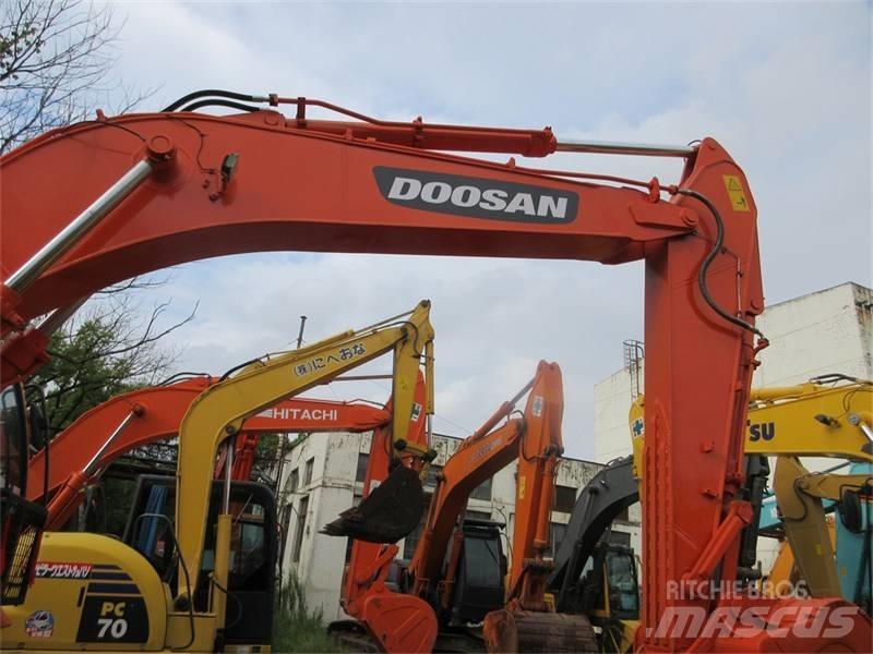 Doosan DX 300 LC Raupenbagger