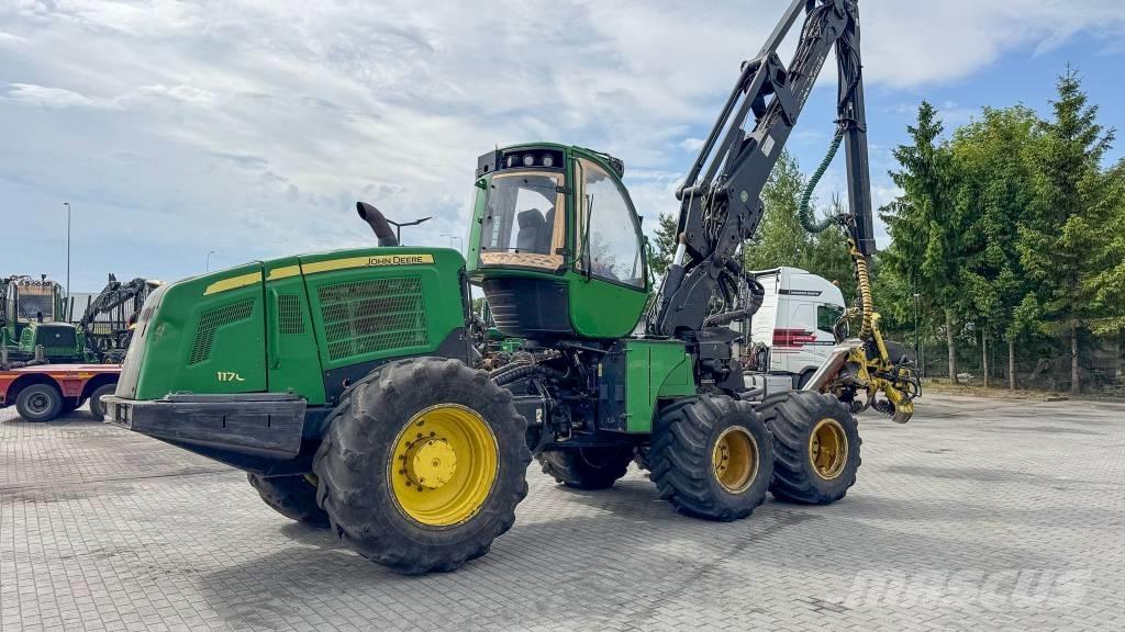 John Deere 1170 E Harvester