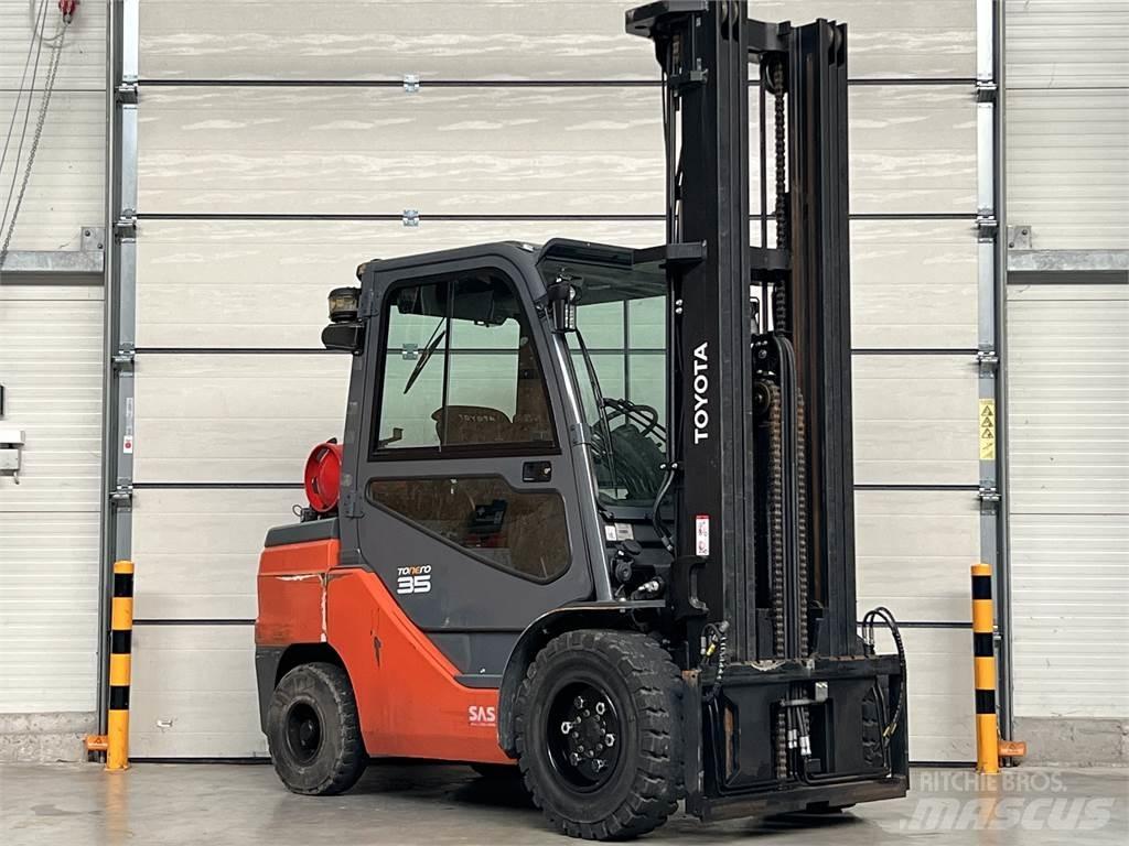 Toyota 8FGJF35 LPG heftrucks