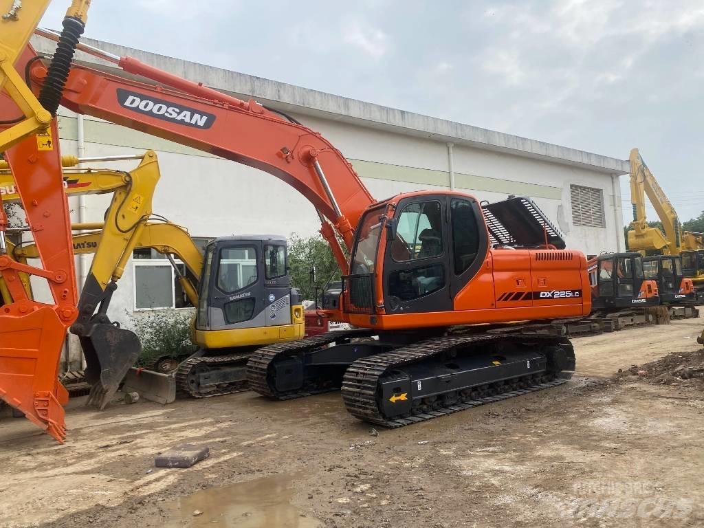 Doosan DX225LC Raupenbagger