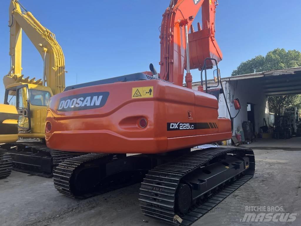 Doosan DX225LC Raupenbagger