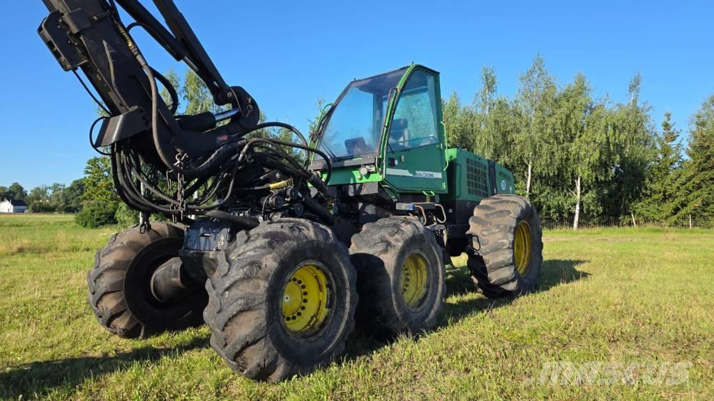 John Deere 1470 D Harvester