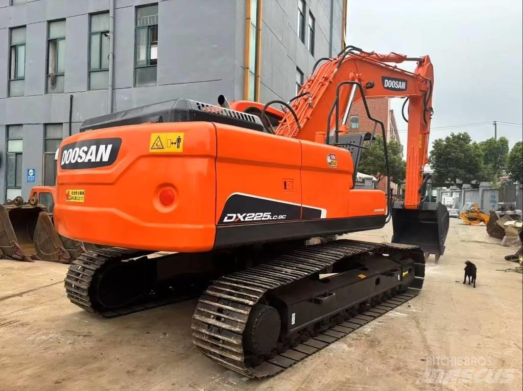 Doosan DX 225 LC Raupenbagger