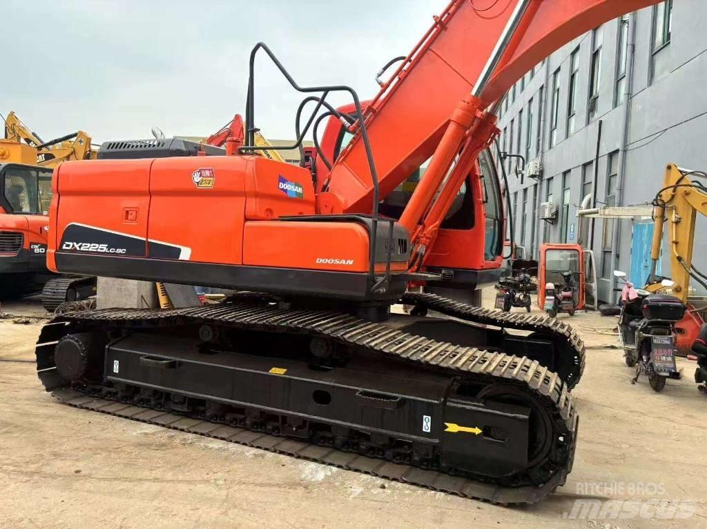 Doosan DX 225 LC Raupenbagger