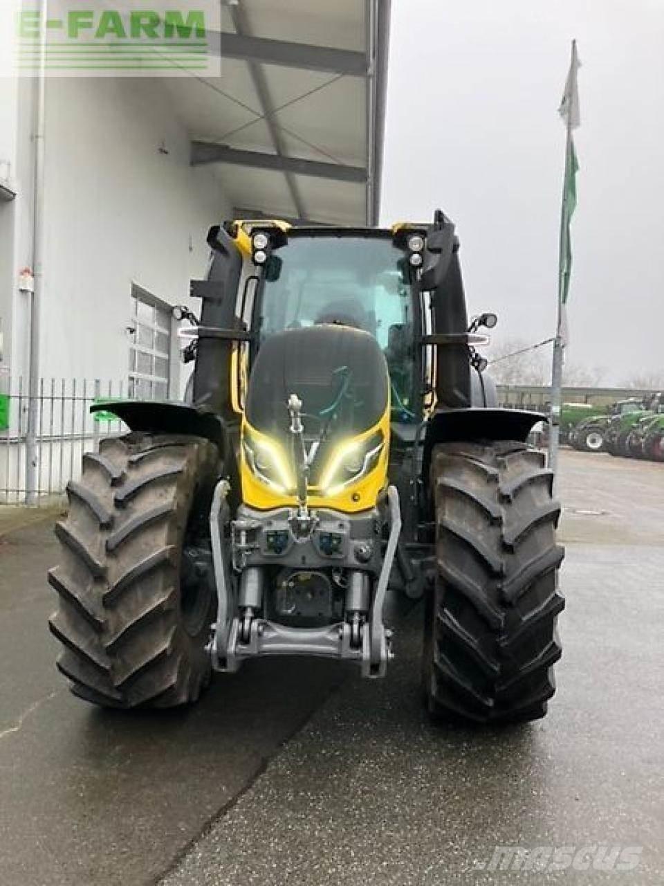 Valtra q305 Traktoren