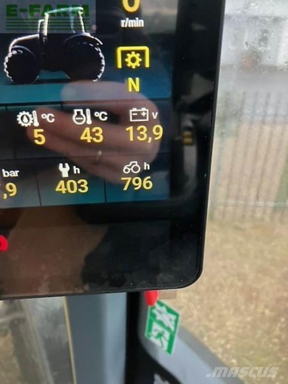 Valtra q305 Traktoren