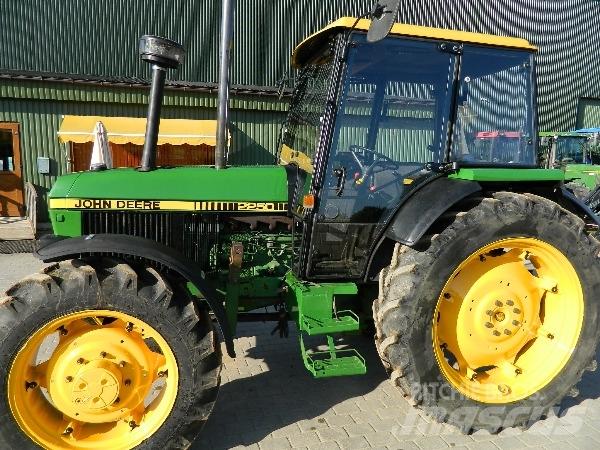 John Deere 2250 Traktoren