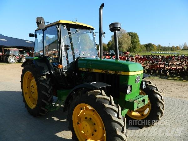 John Deere 2250 Traktoren