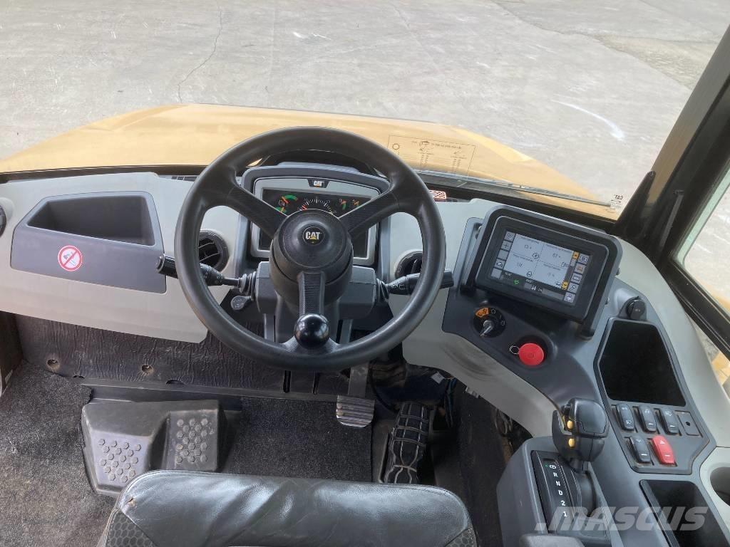 CAT 745 Dumper - Knickgelenk