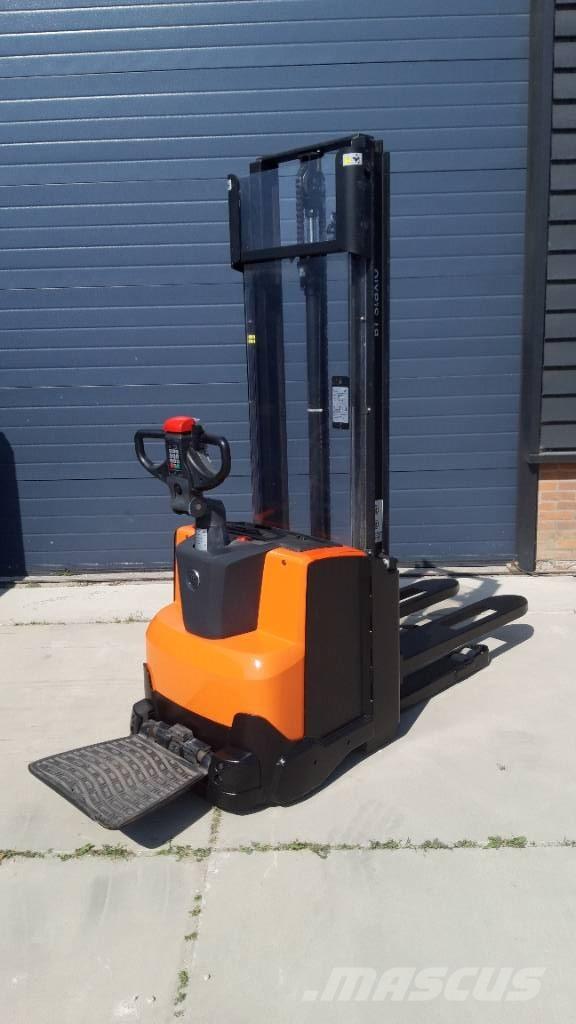 BT SWE 120 Zelfrijdende stapelaars