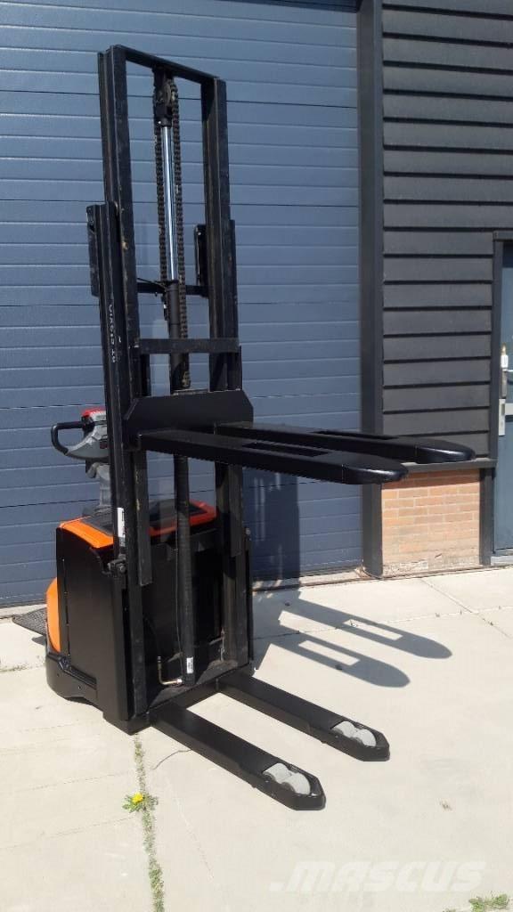 BT SWE 120 Zelfrijdende stapelaars