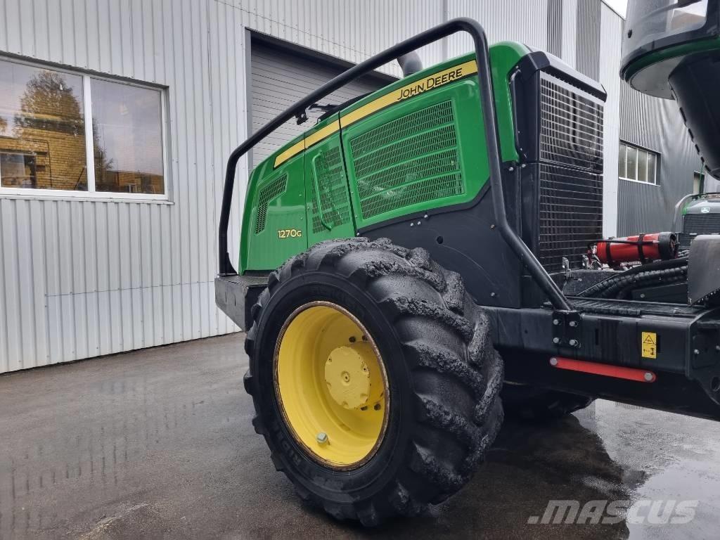 John Deere 1270 G Harvester