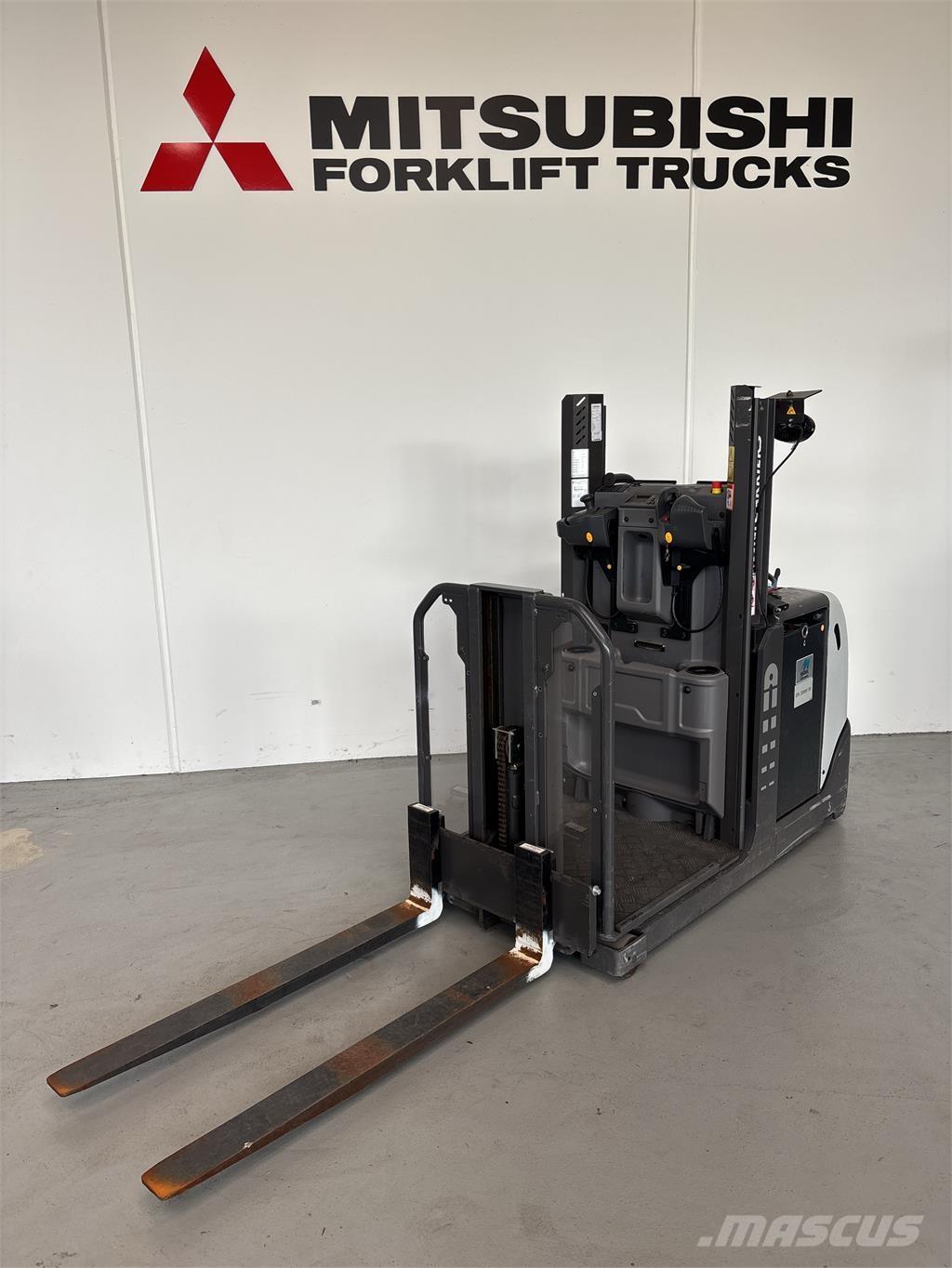 UniCarriers EPL100 Niederhub-Kommissionierer