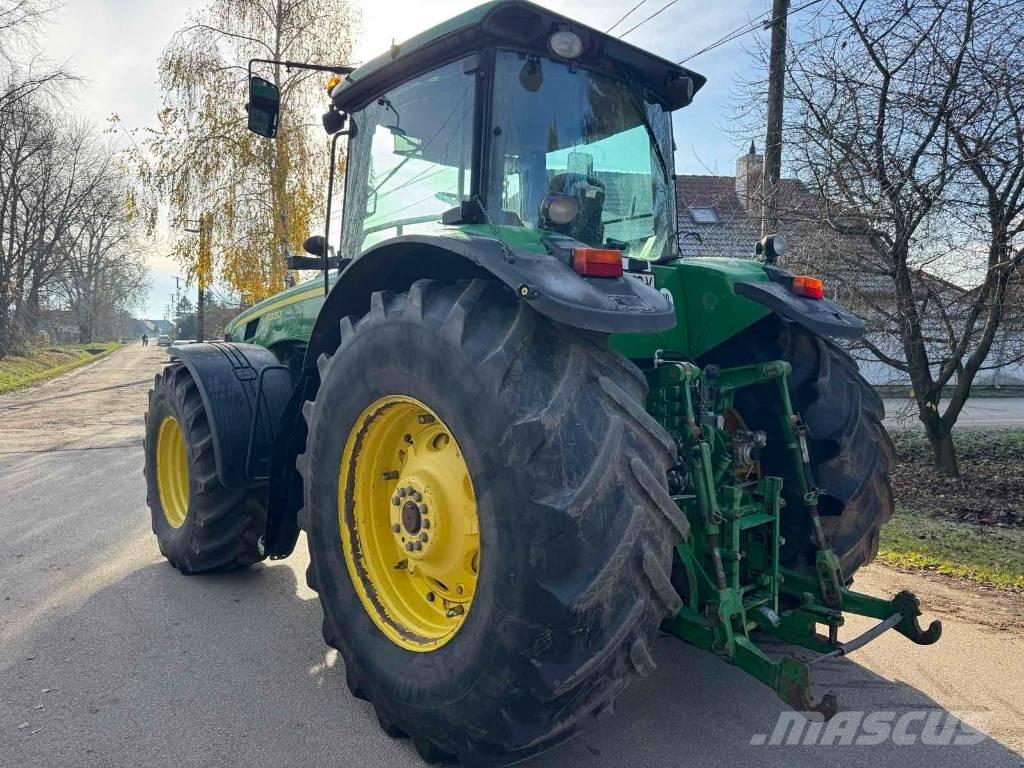 John Deere 8330 Traktoren