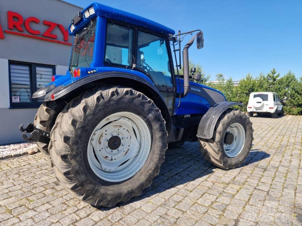 Valtra T 140 Traktoren