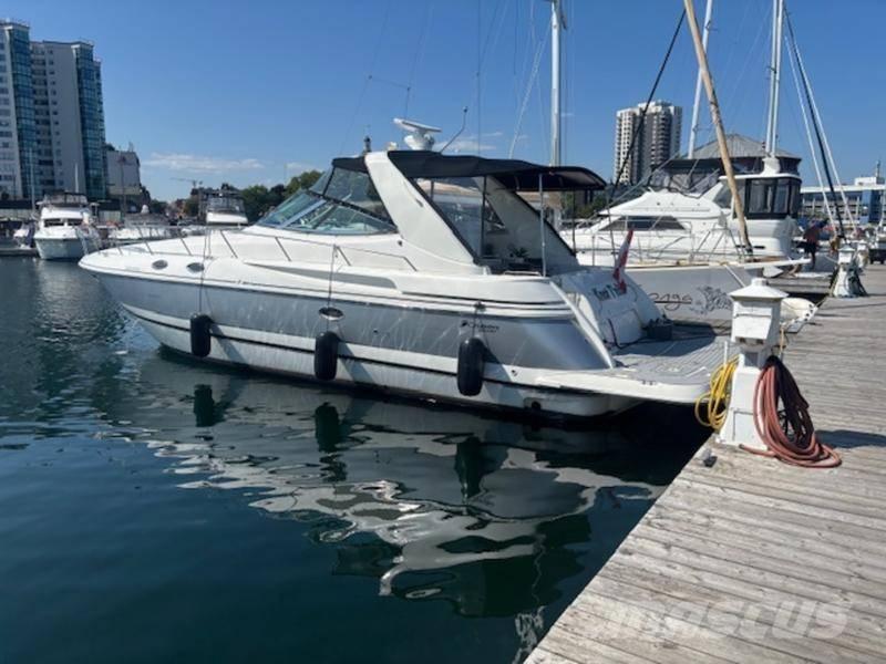  Cruisers Yachts 3870 Boote / Prahme