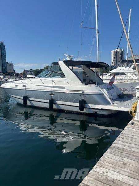  Cruisers Yachts 3870 Boote / Prahme