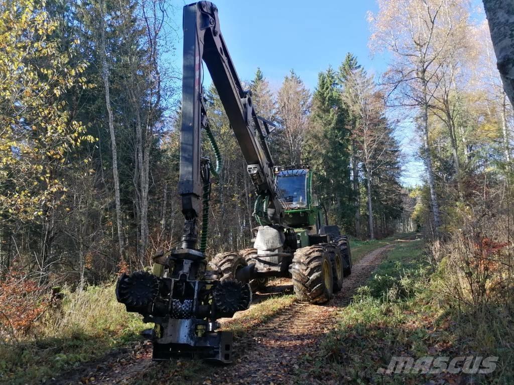 John Deere 1270 G Harvester
