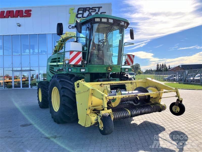 John Deere 7300 Selbstfahrende Häcksler
