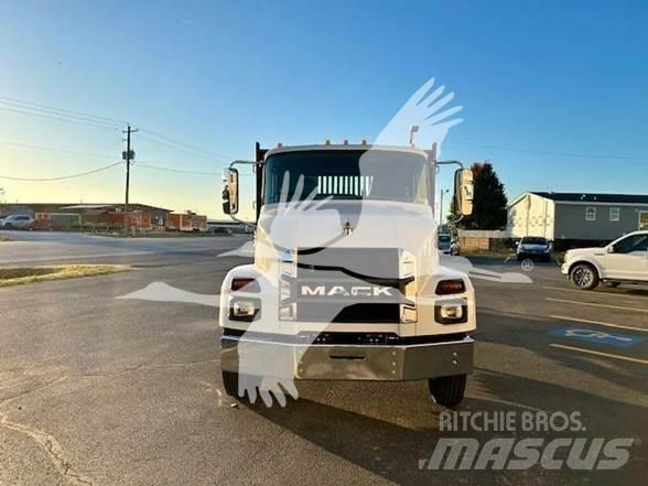 Mack MD6 Pritschenwagen/Pritschenwagen mit Seitenklappe