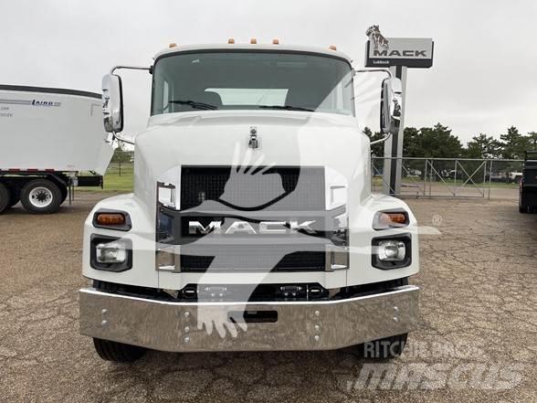 Mack MD6 Pritschenwagen/Pritschenwagen mit Seitenklappe