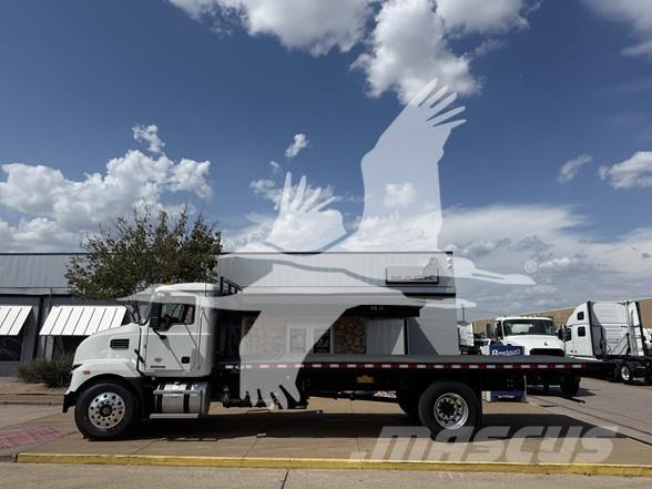 Mack MD6 Pritschenwagen/Pritschenwagen mit Seitenklappe
